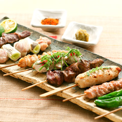 焼き鳥（鶏皮、手羽先、つくね、ねぎま、はらみ、レバー、砂肝、ささみ梅しそ）