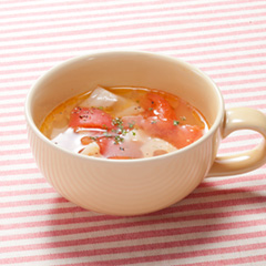 れんこんとトマトのコンソメスープ（病院食：汁物）