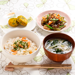 麦入り鮭の炊き込みごはんメニュー