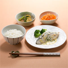 さわらのアーモンド焼き バターレモンソースメニュー