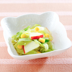 春キャベツとりんごのサラダ（病院食：副菜）